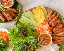 Hình ảnh về Nem nướng cuốn bánh tráng