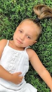 Little miss Aria Rose 😍 also one of my most favorite pictures of her!