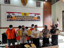 We did not find results for: Polres Bukittinggi Tangkap 4 Pengedar Narkoba 1 Pelaku Asn Polsuspas
