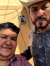 Este viejon Juan Ayón tiene un corrido con Chalino Sánchez y es uno de mis  favoritos saludos al viejon hasta donde se encuentre