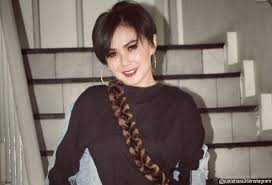 Yuk, coba model rambut pendek wanita berikut ini. Ikuti Tren Ini 11 Gaya Rambut Pendek Ala Selebriti Indonesia Yang Bisa Banget Untuk Ditiru