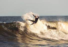 2017年1月、19歳の五十嵐カノア選手と13歳の弟キアヌさんは、初めて同じサーフィンの大会に出場します。 igarashi brothers surf in same contest for first time 2ua39fds83ficm