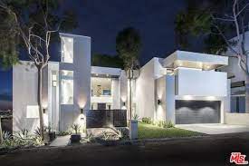 Mila Kunis And Hayden Panettiere S Real Estate Agent Is Renting His Home For 38 000 A Month Home Mansions Celebrity Houses