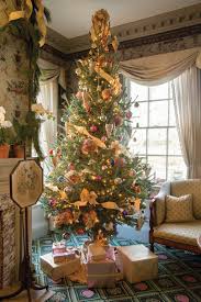 Colonial Christmas At Phelps Hatheway House Old House Journal Magazine In 2020 Williamsburg Christmas Christmas Home Old World Christmas
