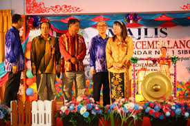 Buku program ini boleh dimuat turun melalui pautan muat turun yang. Majlis Anugerah Kecemerlangan Smklbs 2014