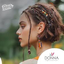 ✨ Tranças que fazem a diferença! ✨ Seja para um visual despojado ou  sofisticado, as tranças são versáteis e estilosas. Aqui estão três modelos  incríveis para você apostar: 💎 Trança com miçangas: