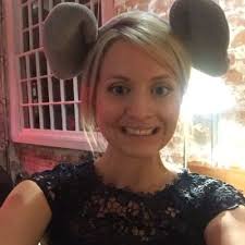 Laura Hardwick (@ohlalalaura)