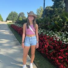 Hi everyone!! I'm Lia from Bethel, CT. I'm planning