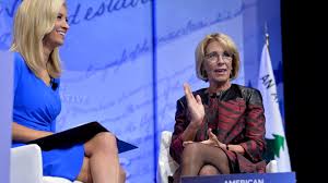 We did not find results for: Kayleigh Mcenany Donald Trump Tauscht Seine Pressesprecherinnen Aus Stern De