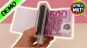 Euro banknoten deutsche bundesbank sie drucken diesen zwar aus. Geld Druck Maschine Aus Papier Echte Geldscheine Machen Cooler Zaubertrick Youtube
