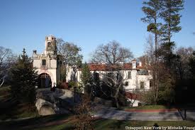 Consuelo yznaga, a friend she met during a newport summer, introduced alva to william kissam vanderbilt, grandson and heir of cornelius the commodore vanderbilt, whose shipping and railroad empire generated an unfathomable sum of money. 10 Gold Coast Mansions Of Long Island Page 2 Of 10 Untapped New York