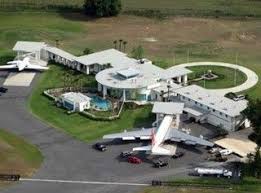 Pin By Ruth Marston Caldwell On Interesting Homes Celebrity Houses Celebrity Mansions Mansions