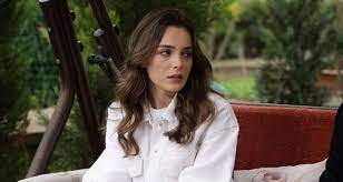 Çok küçük yaşlardan itibaren tiyatroyla ilgilenen hafsanur sancaktutan, yer aldığı tiyatro oyunlarıyla birçok ödül kazanmıştır. Actress Hafsanur Sancaktutan I Was Abused By My Grandfather I Was The Grandson Of A Pedophile Man