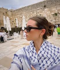 Kelly Markowski's Instagram, Twitter & Facebook