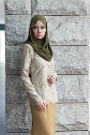 Tanpa corak, selisih(mcm pakai kain batik). 34 Kurung Sari Laces Ideas Sari Lace Fashion