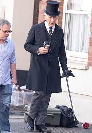 Sherlock Brasil On Twitter Sir Ian Mckellen Ian Mckellen Sherlock Coat