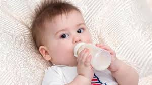 Salah satu penyebabnya kebiasaan minum susu botol menjelang tidur. Dokter Spesialis Gigi Ajarkan Cara Mudah Merawat Gigi Anak Agar Terhindar Dari Rampan Karies Tribunhealth Com