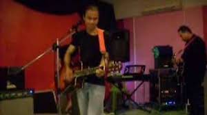 Untuk melihat detail lagu datanglah ke baitnya klik salah satu judul yang cocok, kemudian untuk link download datanglah ke baitnya ada di halaman berikutnya. Bersyukurlah Gloria Trio