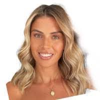 Samantha Debellis's Instagram, Twitter & Facebook