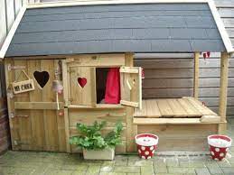 wie wil er nou niet zo n speelhuisje door tassie72 tuin speelhuisje tuin houten speelhuisje