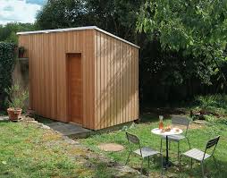Diy Comment Monter Un Cabanon Au Fond De Son Jardin Construire Abri De Jardin Cabanon De Jardin Abri De Jardin Moderne