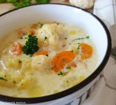 Mit Petersilie Bestreut Blumenkohlsuppe Mit Kartoffeln Rezept Blumenkohlsuppe Blumenkohlsuppe Rezepte