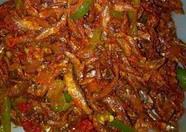 Heat enough oil then add omena to fry till golden brown and crunchy. Steps To Make Homemade Fried Omena Cook Recipes