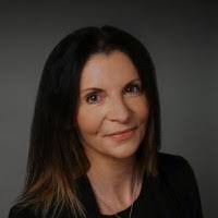 Sara Land's Instagram, Twitter & Facebook