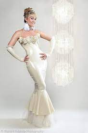 Es ist ein herrliches hochzeitskleid aus shifon. Belle Latex Brautkleid Kleid Etsy