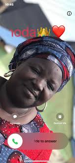 My mother is the most beautiful mom… Her melanin is so plateau(maman  shendam)show her some love ❤️