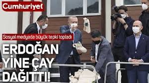 Ak partili cumhurbaşkanı recep tayyip erdoğan, marmaris'te orman yangınlarıyla ilgili, meydanı provokatörlere erdoğan, konuşmasının ardından sel bölgelerinde yaptığı gibi yine halka çay fırlattı. Erdogan 6 Yurttasin Oldugu 2 Yurttasin Kayboldugu Rize De Yurttaslara Yine Cay Firlatti Youtube