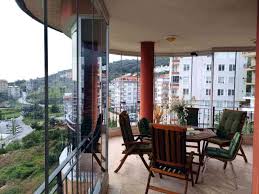 Camlardaki çizikler için marketlerde satılan pasta cila ürünlerinden faydalanabilirsiniz. Surgulu Cam Balkon Nedir Bks Cam Balkon