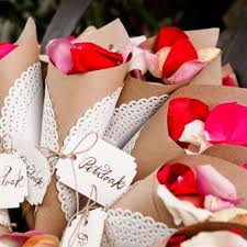 Detalles de bodas originales, la mayor colección de regalos, obsequios y recuerdos para regalar a románticos llaveros con uno de los símbolos más representativos actualmente en las bodas.el en ellas podrás poner flores secas, unas gafas de sol, el detalle de recuerdo para los invitados.el mejor. El Nuevo Arroz Para Tu Boda Arroz Boda Boda Detalles Boda