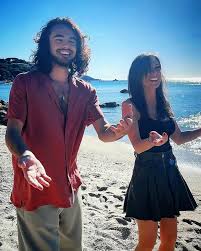 Découvrez sur cette boutique les articles vendus lors des concerts d'elsa et bien d'autres surprises ! Dxrlda5y0cni9m