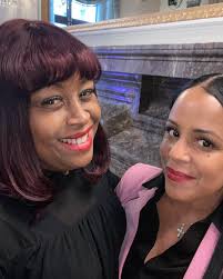 Robin [Self-Publishing Expert] (@robindevonish) • Instagram photos and  videos