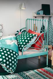 Kinderzimmer Inspiration Verspielt Und Bunt In 2020 Kinder Zimmer Kinderzimmer Kleinkinderbett
