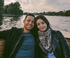 The couple met each other during their university days. F8wrre1nfmzcsm
