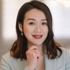 Amanda Lau's Instagram, Twitter & Facebook