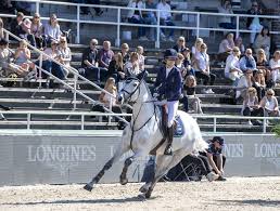 Följ med malin baryard in i stallet där hon presenterar alla sina hästar. Malin Baryard Johnsson Hyllar Sin Segerhast Makalos Ridsport