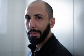 El colectivo salvaje con acento español que dirige un argentino