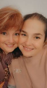 Woman fighting stage 4 uterine cancer after chemotherapy