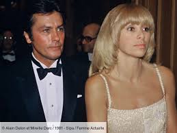 French actress mireille darc was born mireille christiane gabrielle aimée aigroz on 15th may, 1938 in toulon, france and passed away on 28th aug 2017 paris, france aged 79. Mort De Mireille Darc Alain Delon Pascal Desprez Qui Etaient Les Hommes De Sa Vie Femme Actuelle Le Mag