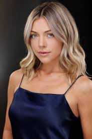 Lara Ashley's Instagram, Twitter & Facebook