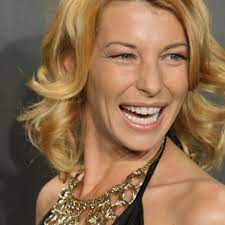 Sie ist tochter des komponisten und musikproduzenten ralph siegel und dessen erster ehefrau dunja. Halbpromi Giulia Siegel Sucht Uber Pro7 Einen Mann Stars