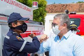 Iván Duque - Hoy hicimos la entrega de dos vehículos tipo cisterna, dotados  de un tanque con capacidad de 800 galones de agua, mangueras, escalera de  extensión y otras herramientas al cuerpo