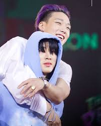 Bi Carrying Injured Bobby Ikon At The Sbs Super Concert In Taipei Ikon Winner Ikon Ikon Kpop