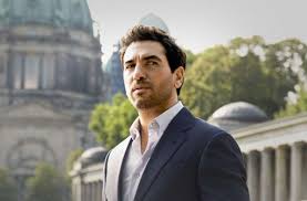 Martin findet auch heraus, dass rauhweiler sich für das ende eines embargos für waffenverkäufe an zahiristan einsetzt. Kinokritik Das Ende Der Wahrheit Die Abgrunde Deutscher Geheimdienste Kultur Stuttgarter Zeitung