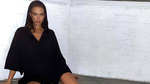 На тях ясно се вижда, че помежду им се е зародило нещо. Vneshnij Vid Iriny Shejk Na Modnom Pokaze Ozadachil Polzovatelej Seti