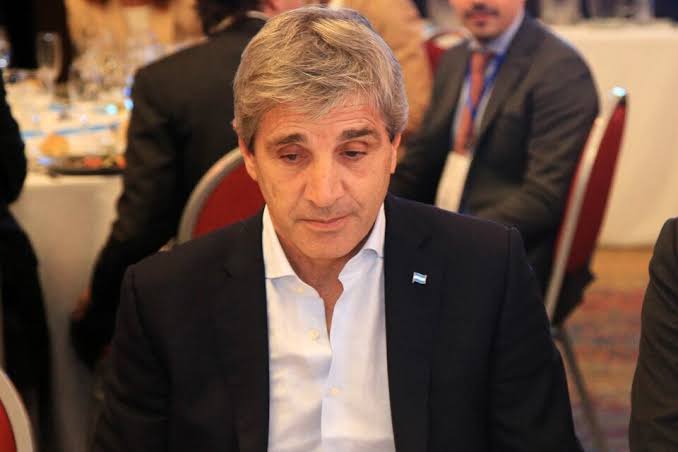 Luis Caputo: su inverosímil declaración jurada donde los números no cierran  con todo en dólares y afuera - RADIO GREMIAL Bahía Blanca