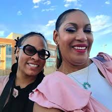 The illustrious, fantástica, authentic, heartstoppingly guapa herself,  @2lsphotography right up in here